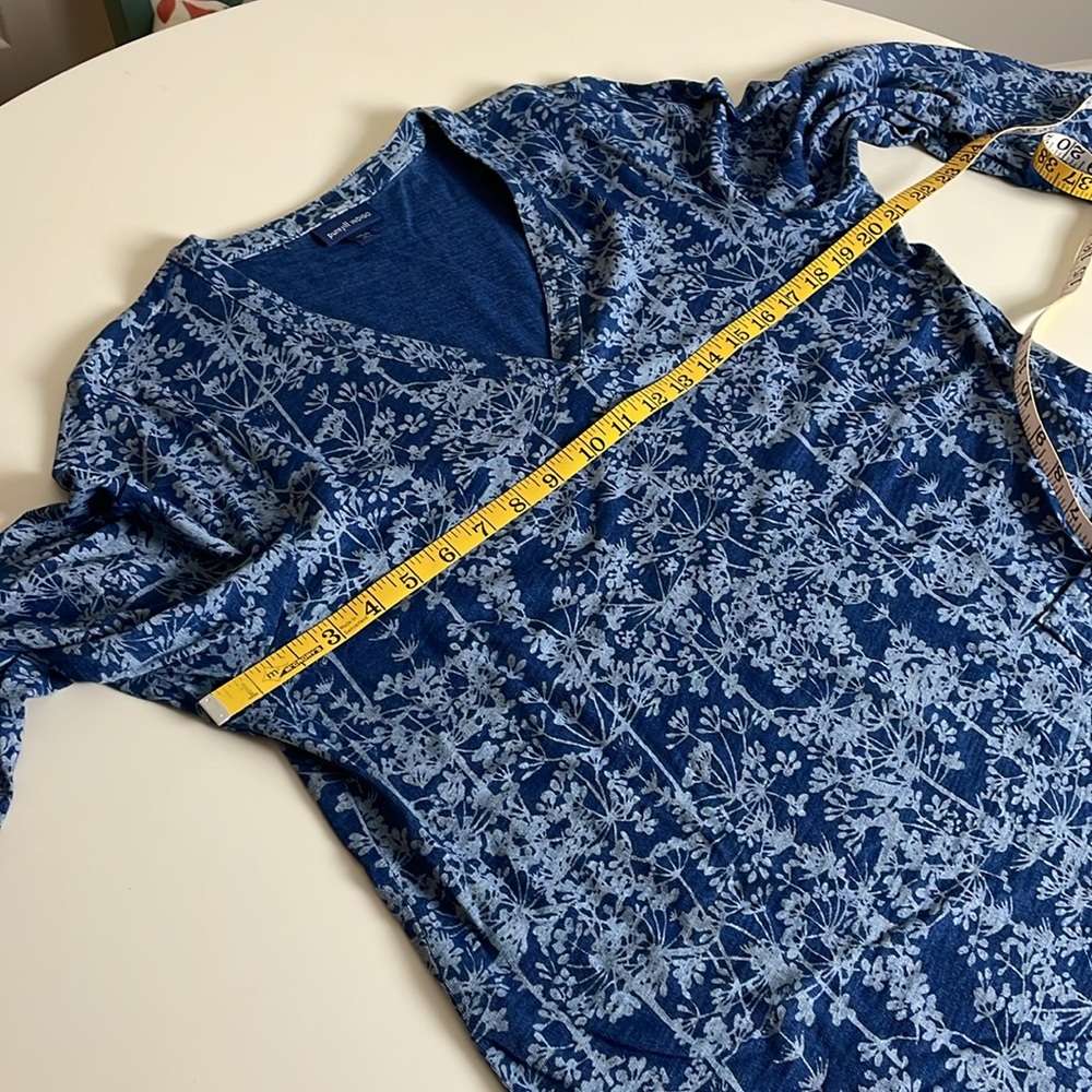 Pure Jill Indigo V-Neck Blue top with flower print and front pocket- Large - Picture 7 of 12